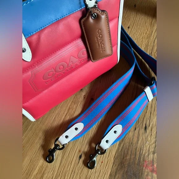 Coach Field Tote 22 With Colorblock Quilting And Coach Badge LIKE NEW - Picture 9 of 12